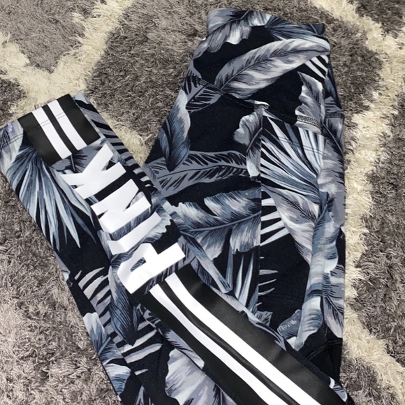 PINK Victoria's Secret Other - PINK Ultimate Leggings